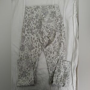 Lululemon White Gray Leopard Print Leggings